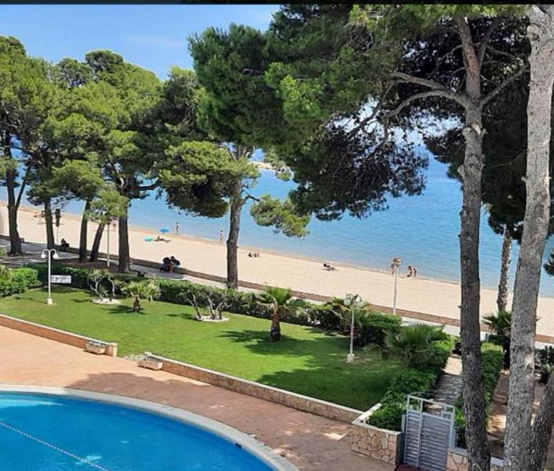 Apartamento Frente Al Mar Кембрилс Екстериор снимка